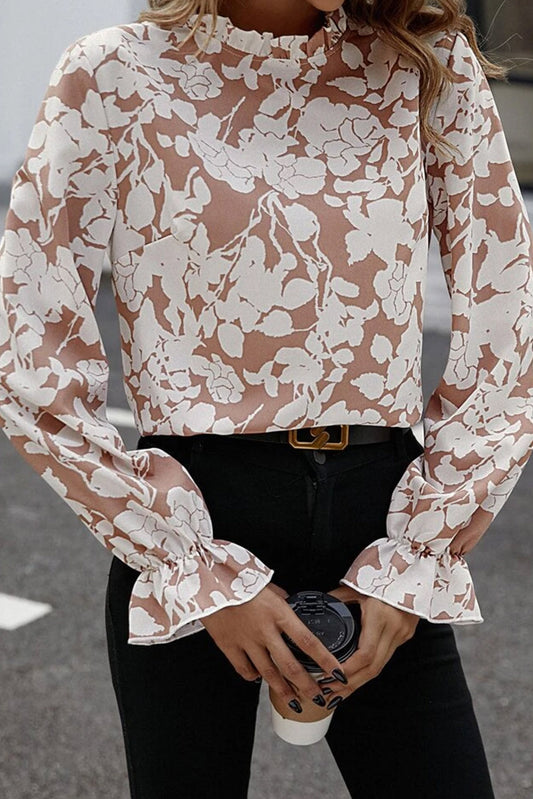 Blusa con mangas abullonadas y escote con volantes y estampado floral en beige francés claro