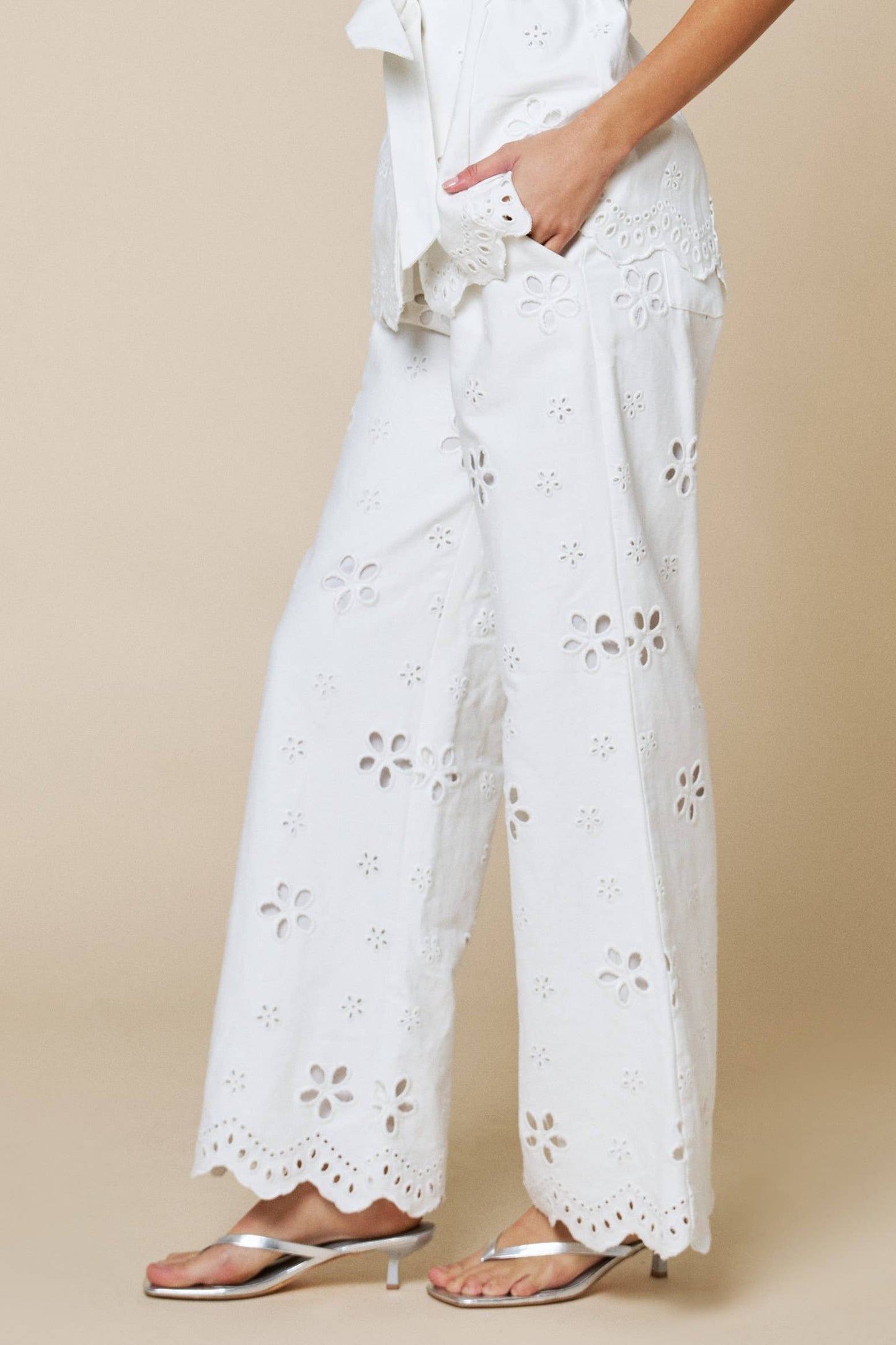 Floral Embroidery Scalloped Hem Pants
