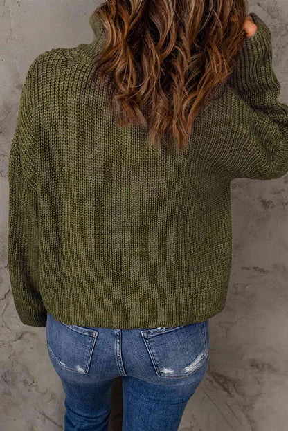 Suéter tejido con hombros caídos y tejido acanalado con media cremallera derecha
